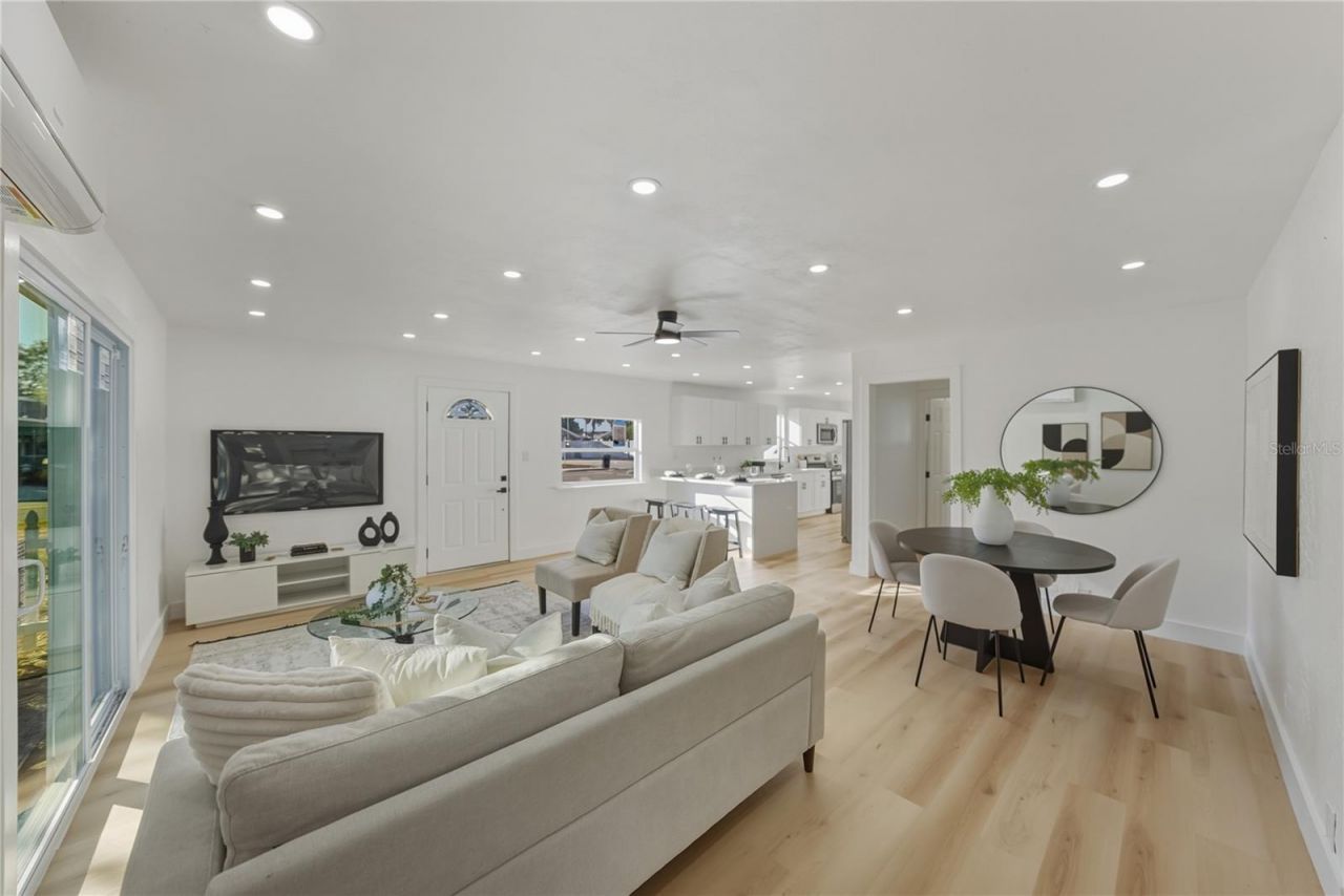 542 64th Street S, Saint Petersburg, FL 33707 Photo