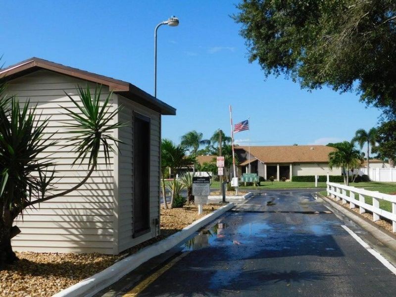 6030 Indrio Road, Unit 5, Fort Pierce, FL 34951 Photo