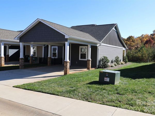 2822 15th Avenue Place SE, Hickory, NC 28602