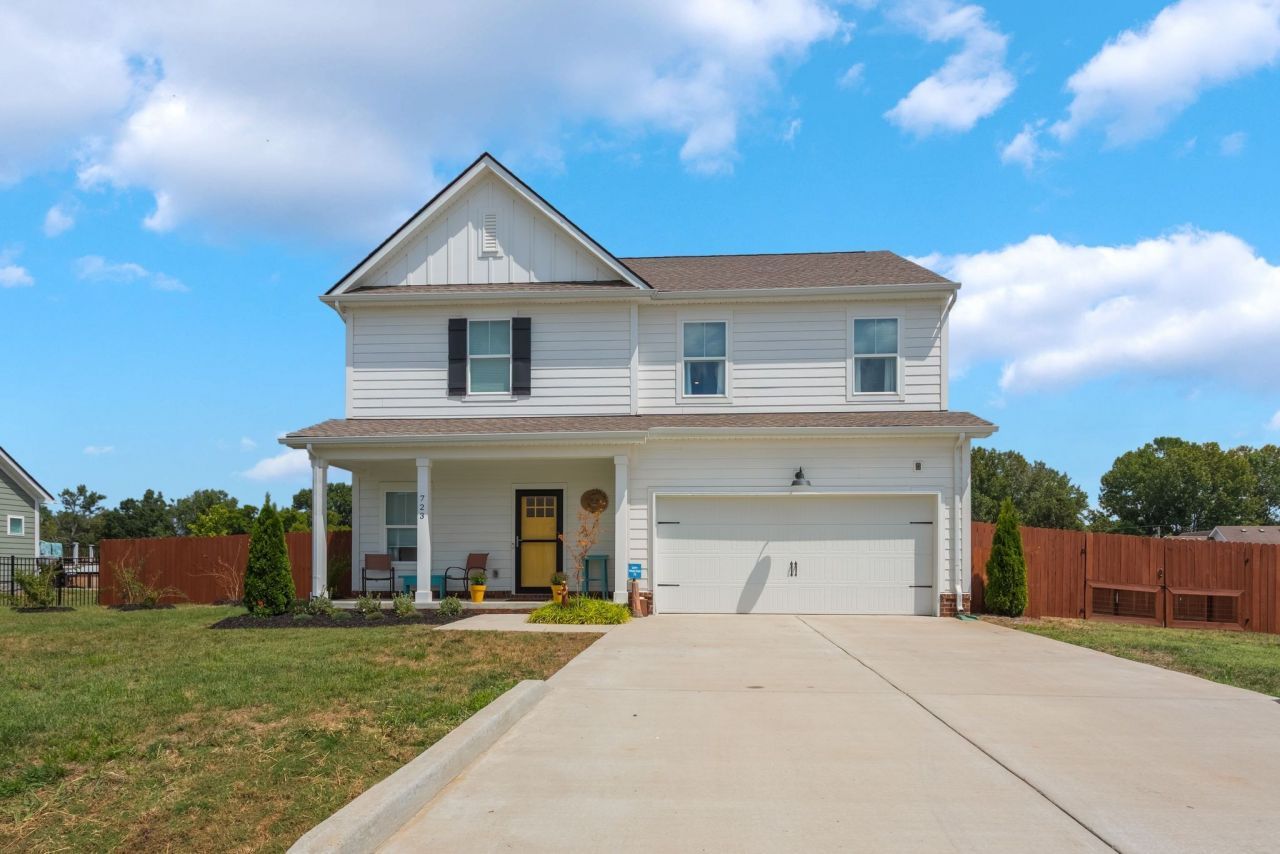 723 Larry Cir, Mount Pleasant, TN 38474 Main Photo