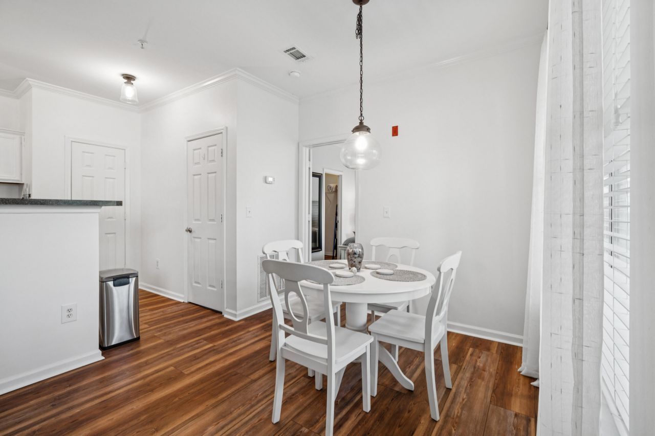 45 Sycamore Avenue Photo 6