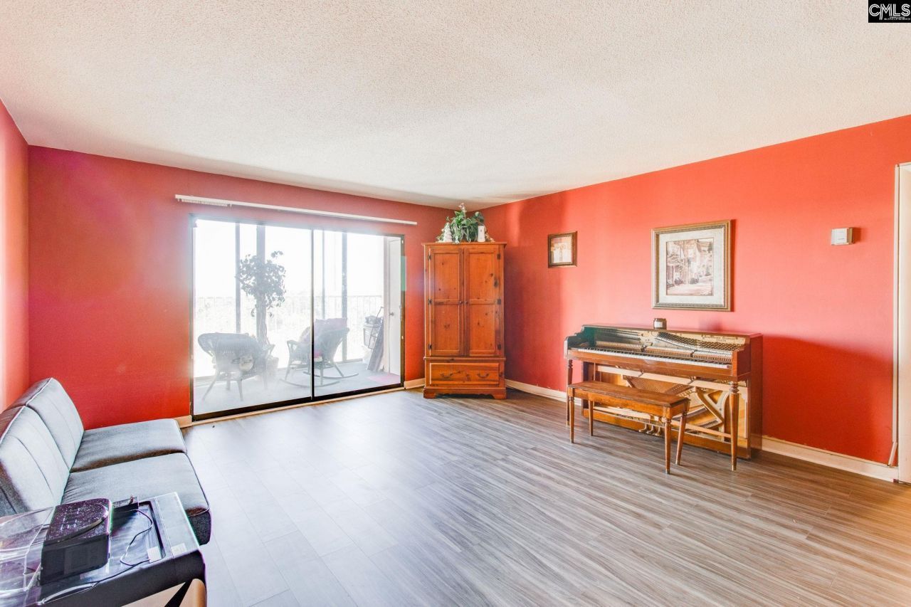 1825 Saint Julian Place Photo 4