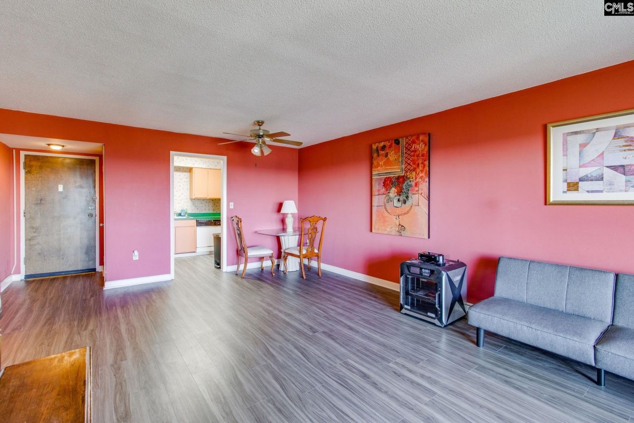 1825 Saint Julian Place Photo 5