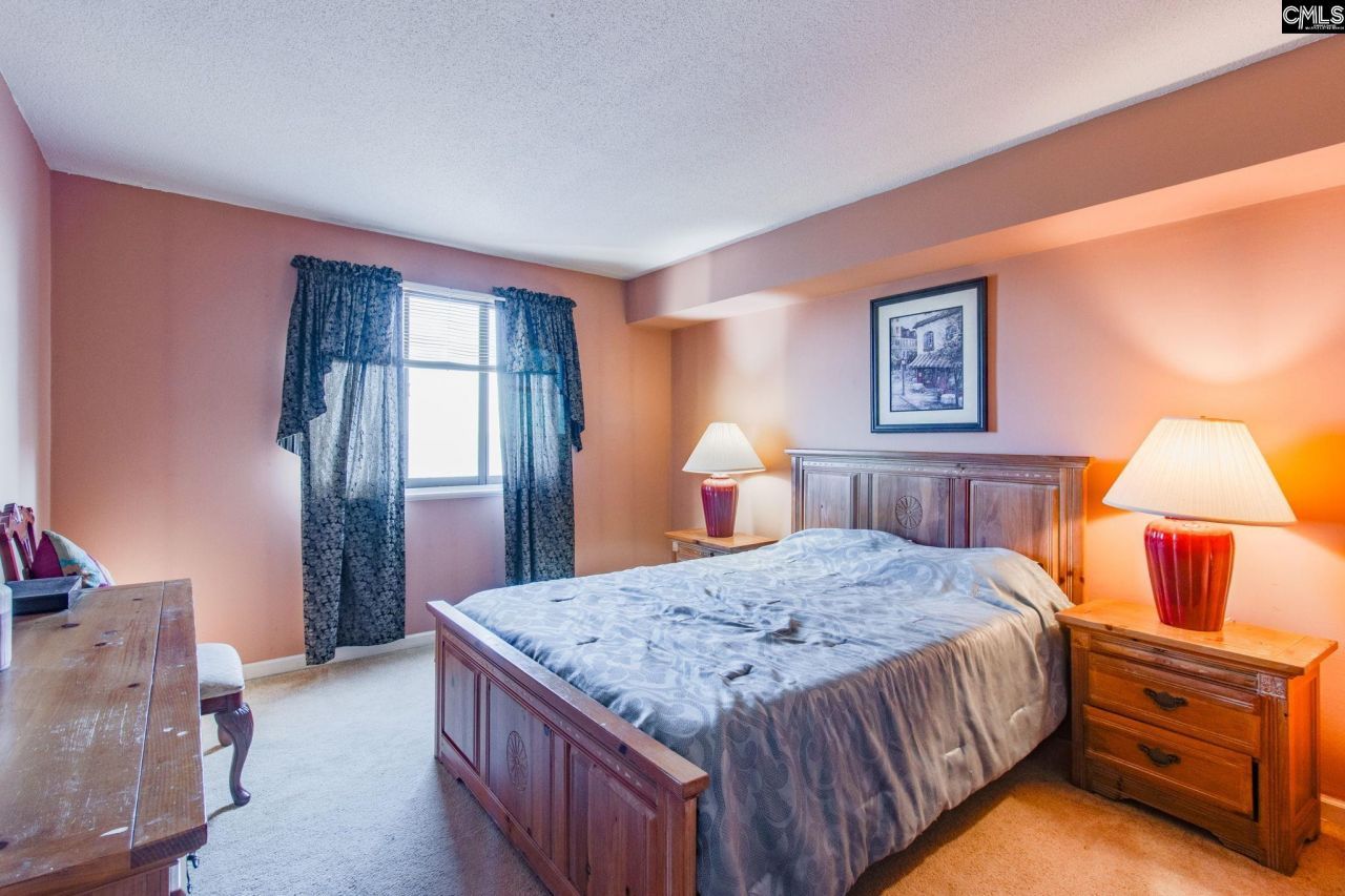 1825 Saint Julian Place Photo 8