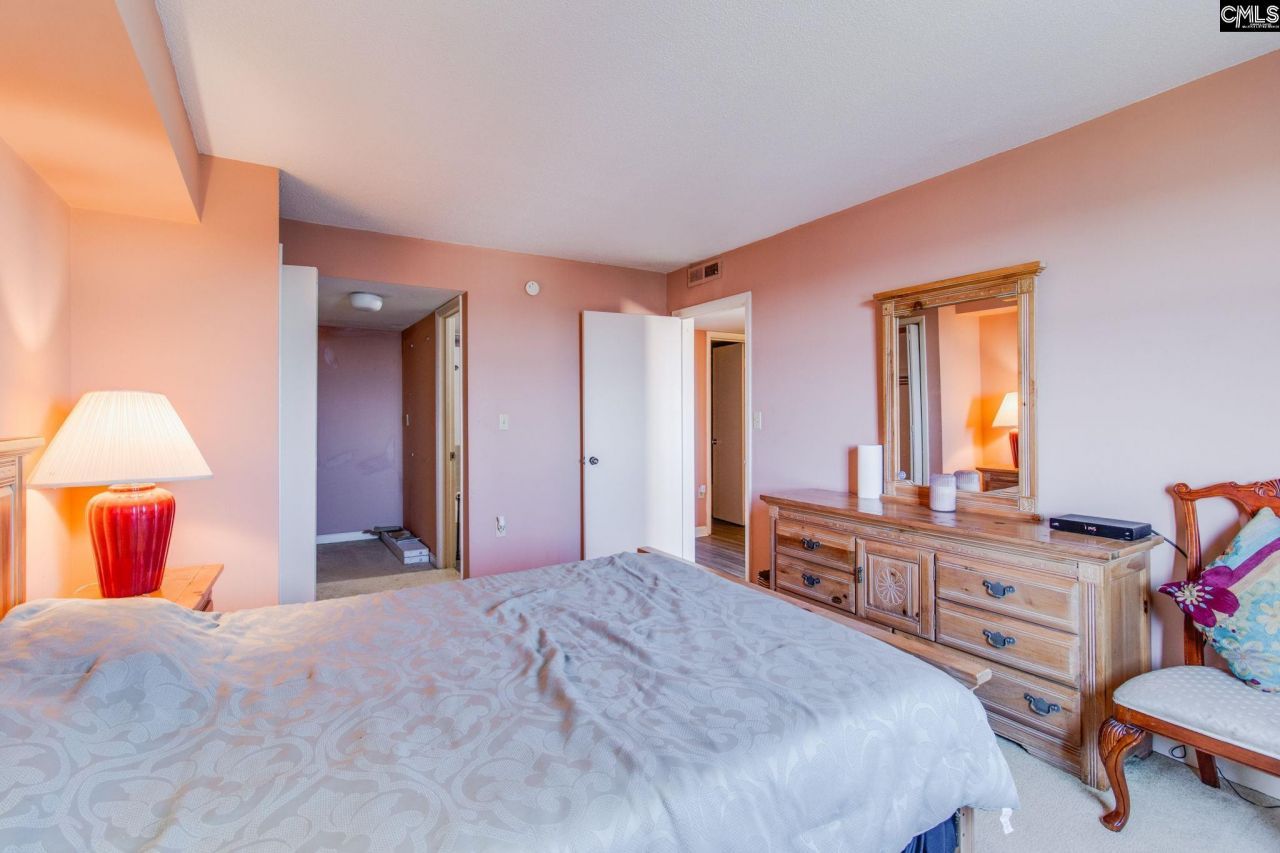 1825 Saint Julian Place Photo 9