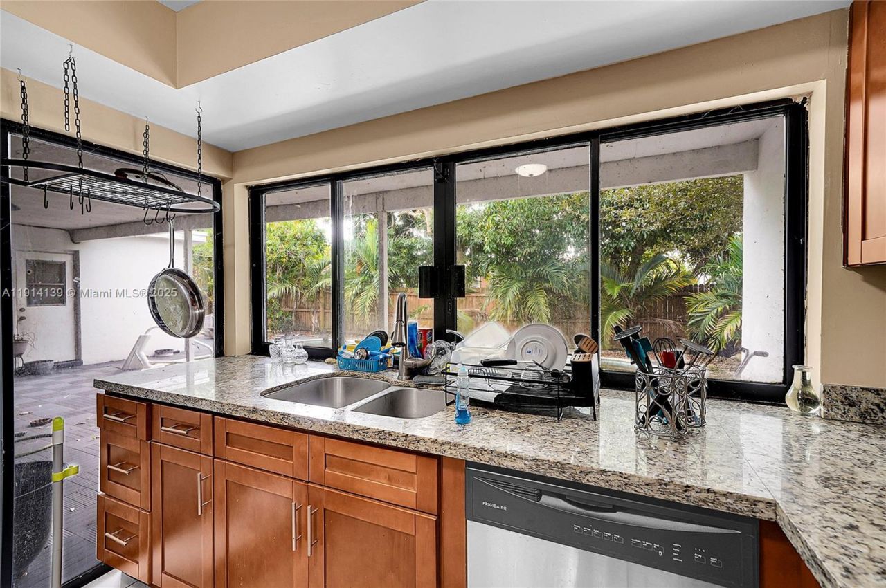 7916 Miramar Pkwy, Miramar, FL 33023 Photo