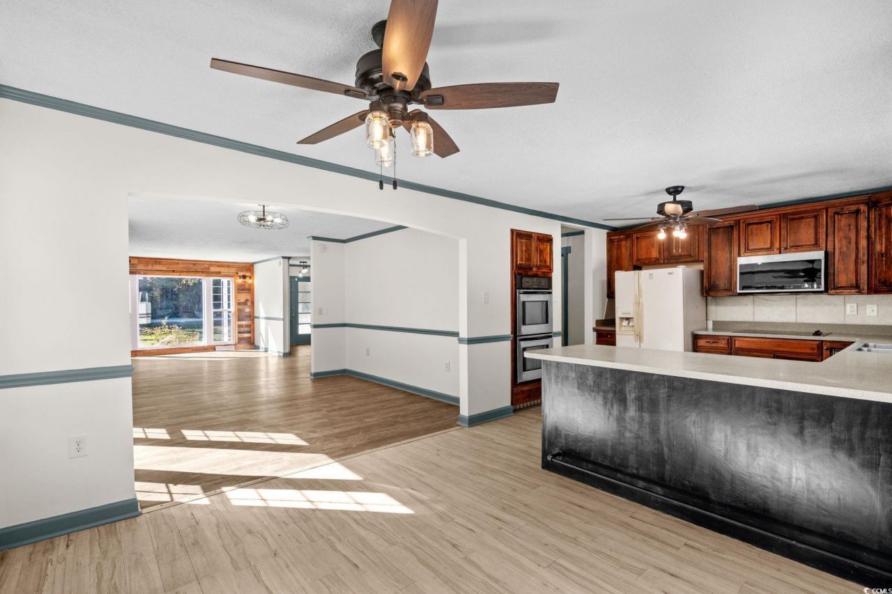 735 Airport Rd. Photo 23