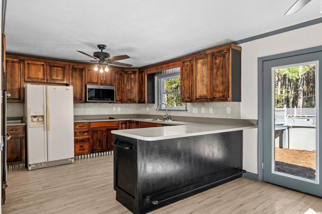 735 Airport Rd. Photo 24