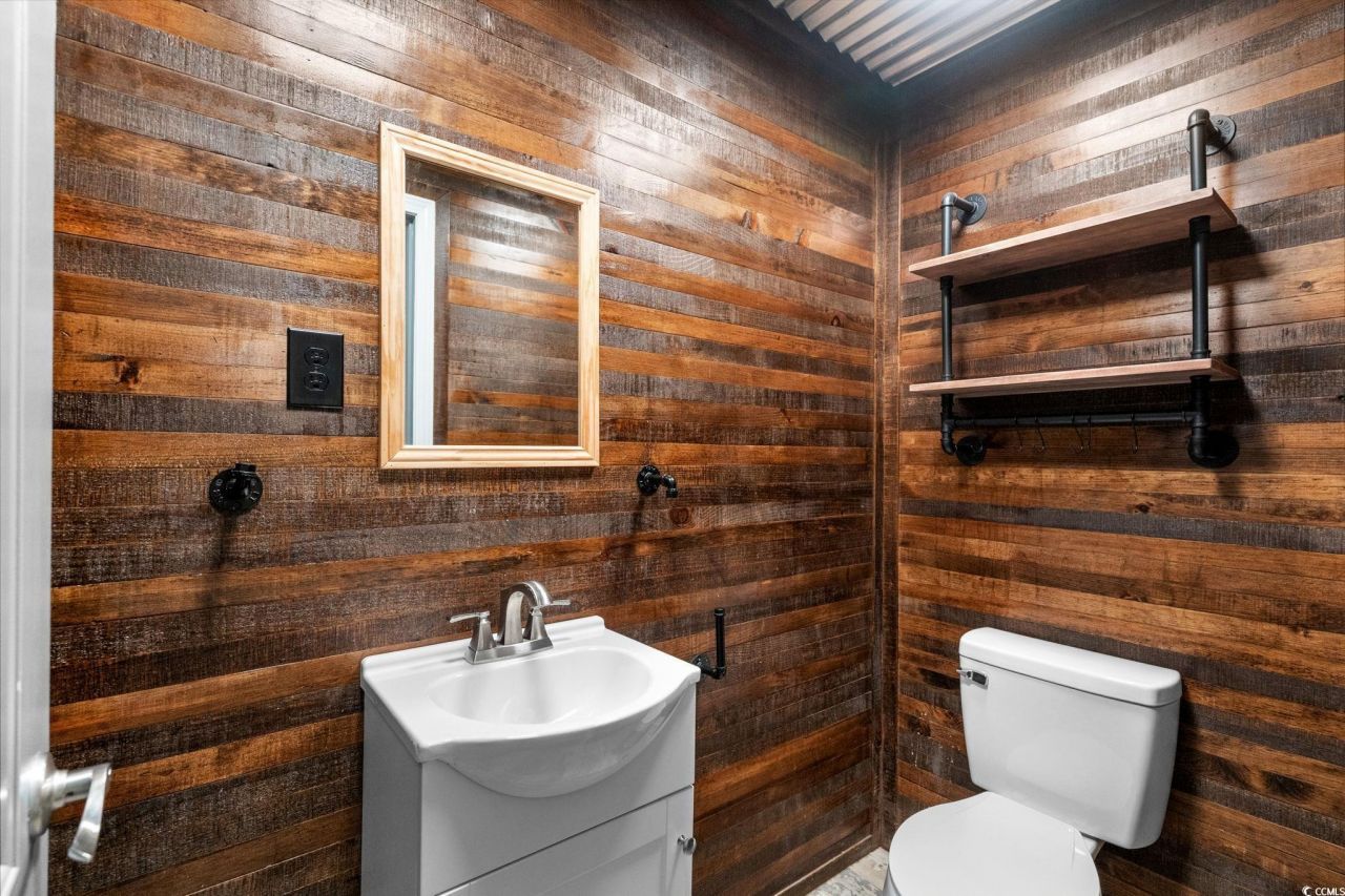 735 Airport Rd. Photo 29