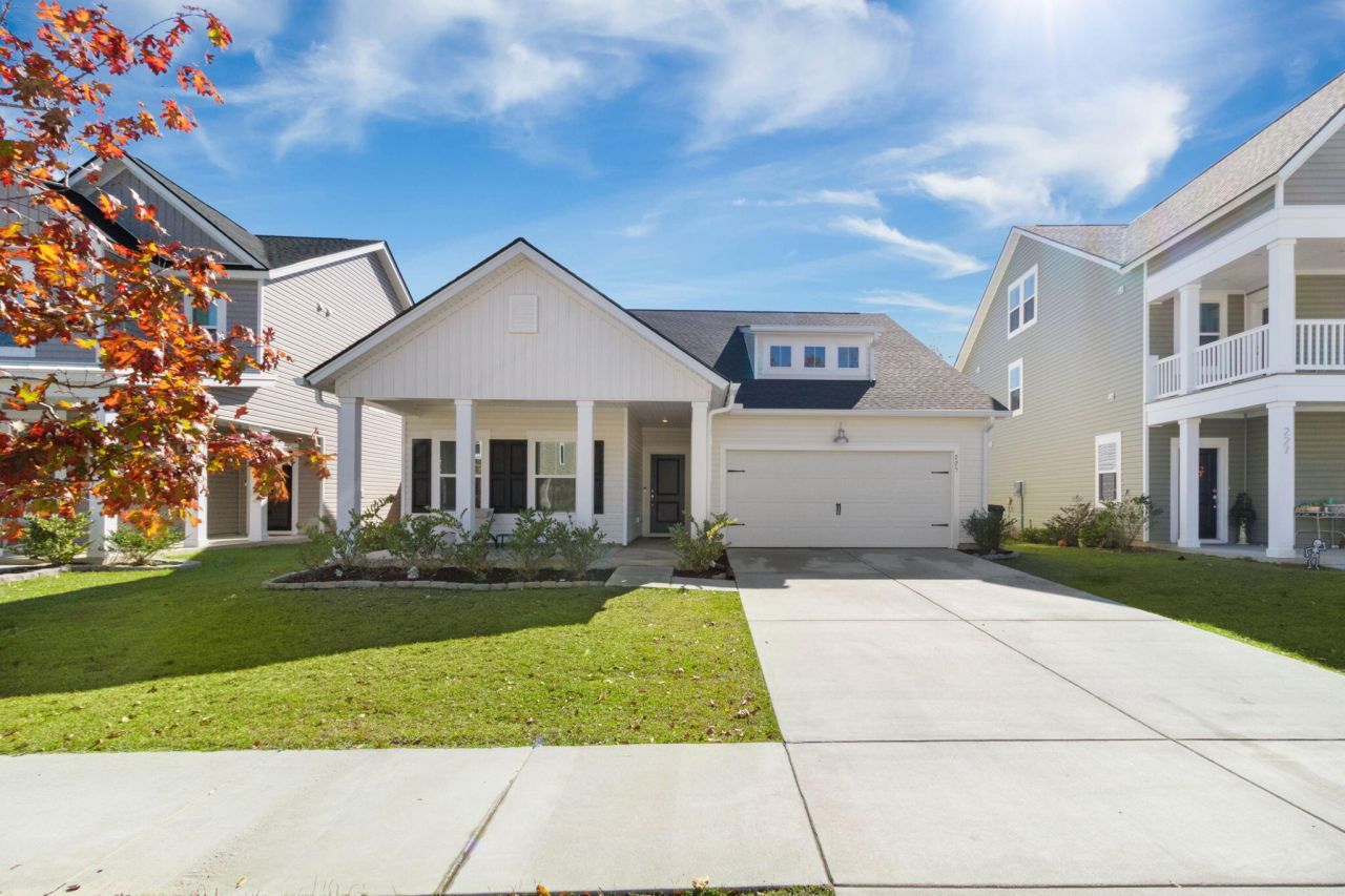 225 Red Bluff Street Photo 1