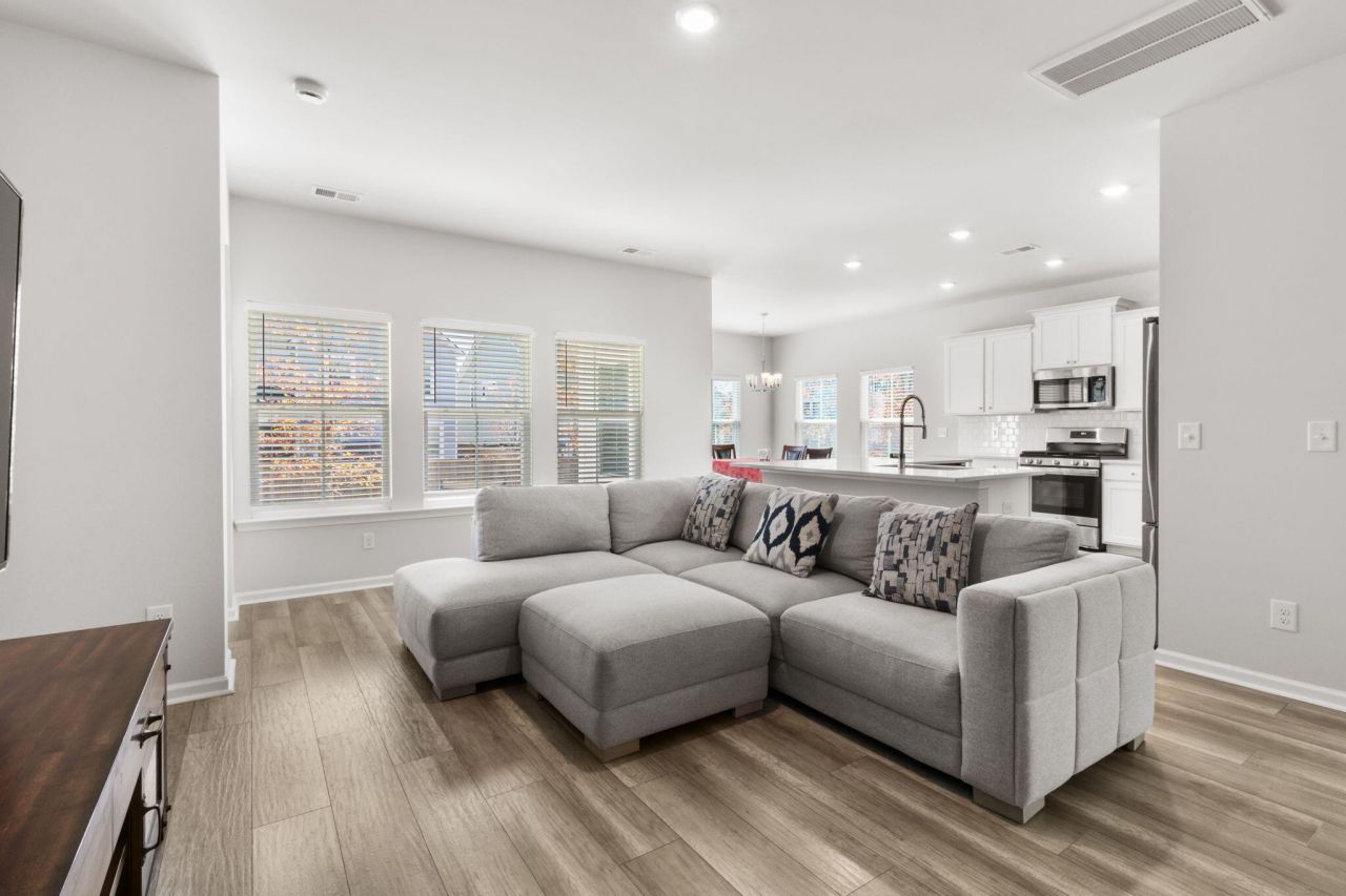 225 Red Bluff Street Photo 11