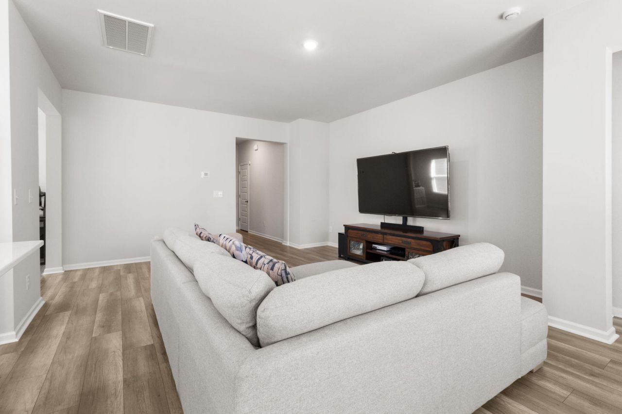 225 Red Bluff Street Photo 13