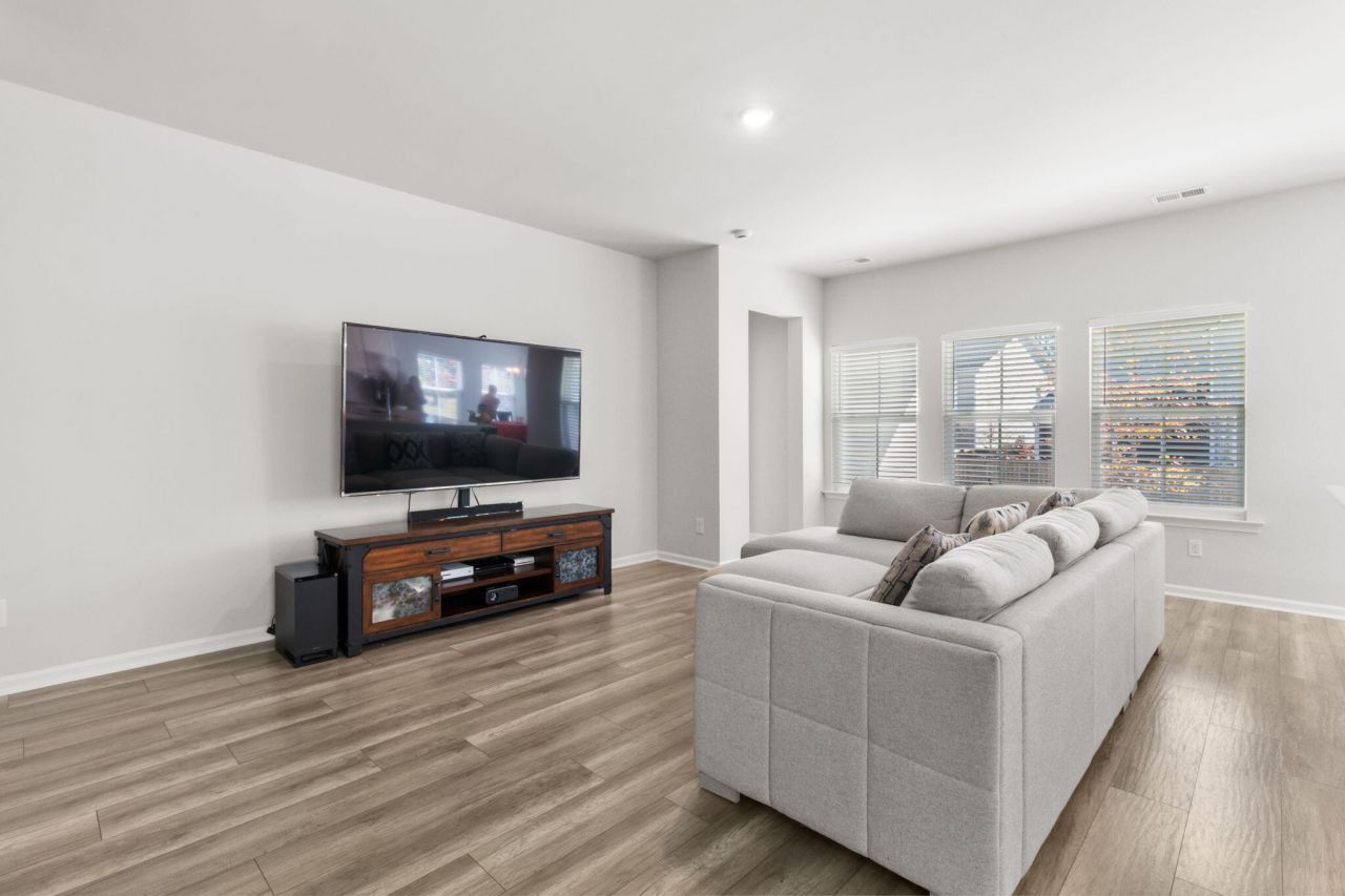 225 Red Bluff Street Photo 14