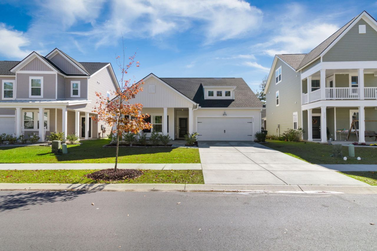 225 Red Bluff Street Photo 2