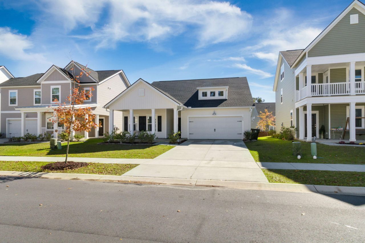 225 Red Bluff Street Photo 3