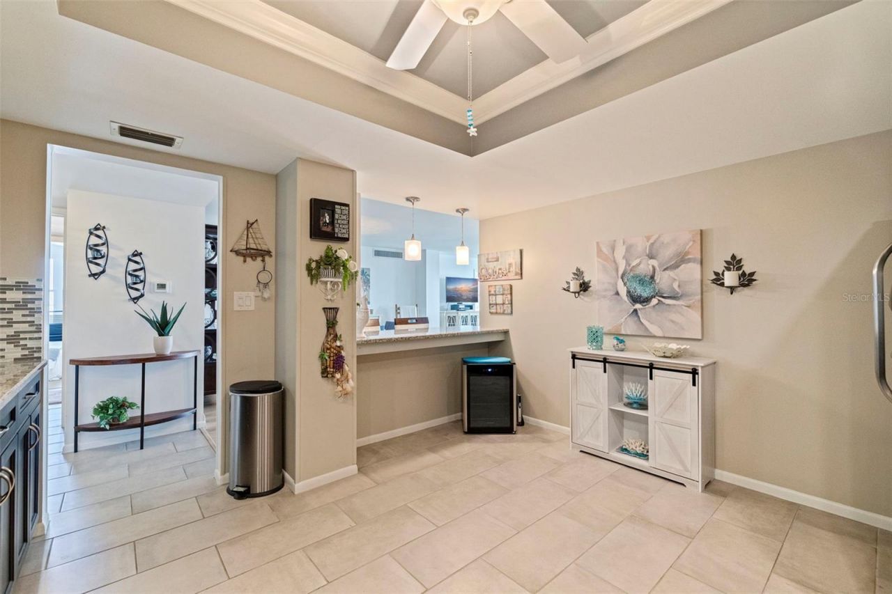 5200 Brittany Drive S, Unit 1701, Saint Petersburg, FL 33715 Photo