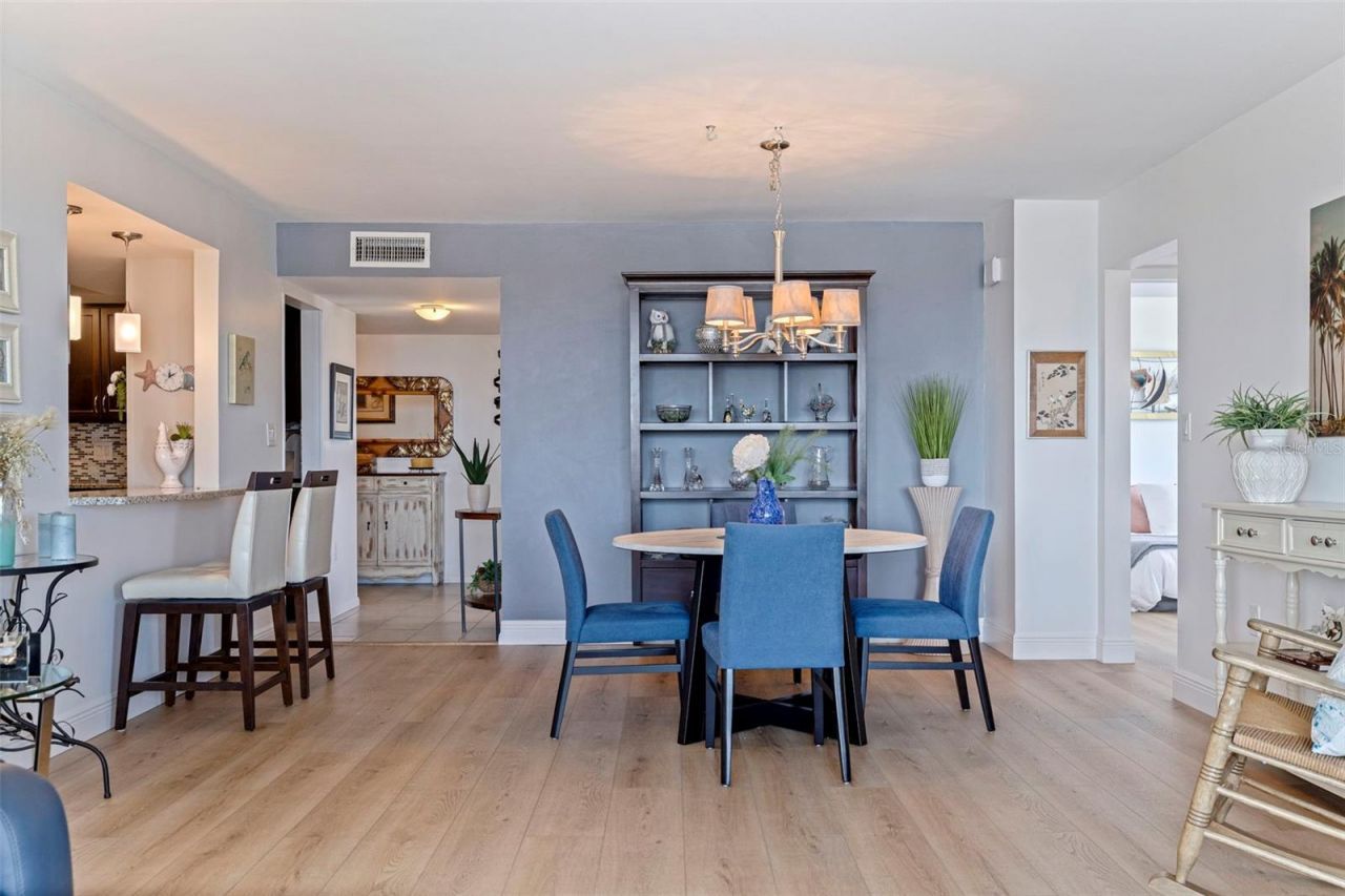 5200 Brittany Drive S, Unit 1701, Saint Petersburg, FL 33715 Photo