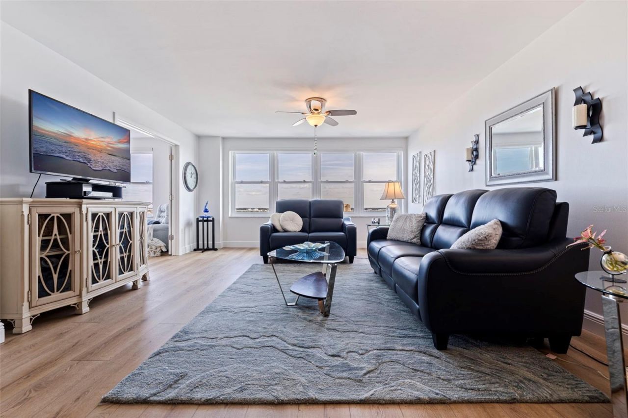 5200 Brittany Drive S, Unit 1701, Saint Petersburg, FL 33715 Photo