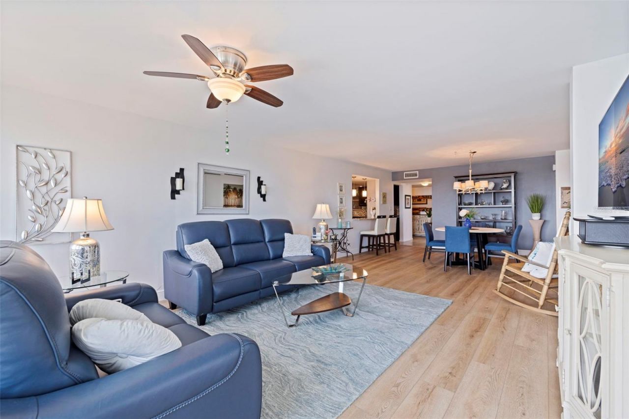 5200 Brittany Drive S, Unit 1701, Saint Petersburg, FL 33715 Photo