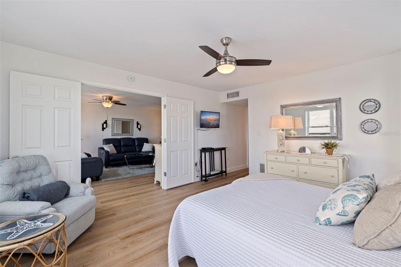 5200 Brittany Drive S, Unit 1701, Saint Petersburg, FL 33715 Photo