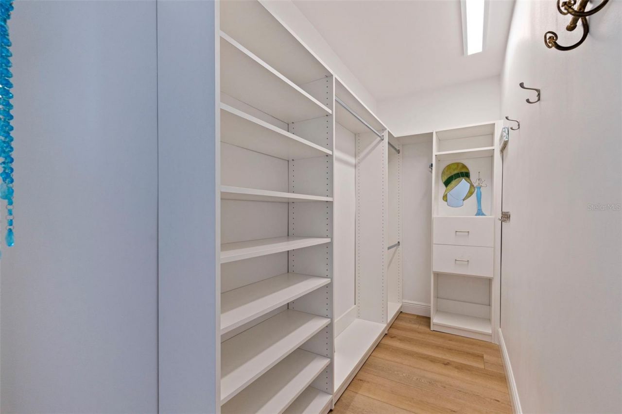 5200 Brittany Drive S, Unit 1701, Saint Petersburg, FL 33715 Photo