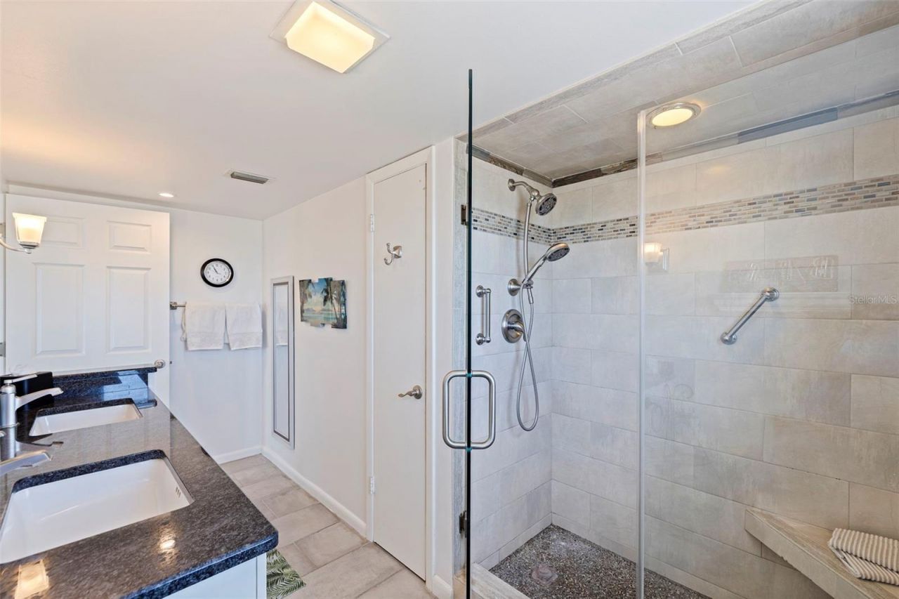 5200 Brittany Drive S, Unit 1701, Saint Petersburg, FL 33715 Photo