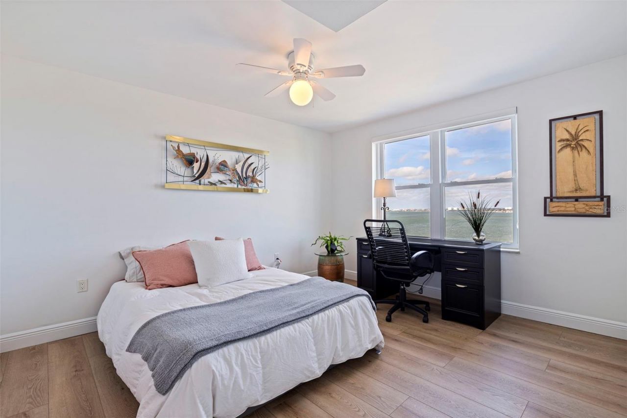 5200 Brittany Drive S, Unit 1701, Saint Petersburg, FL 33715 Photo