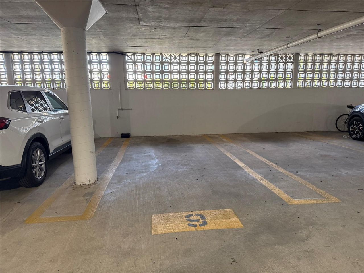 5200 Brittany Drive S, Unit 1701, Saint Petersburg, FL 33715 Photo