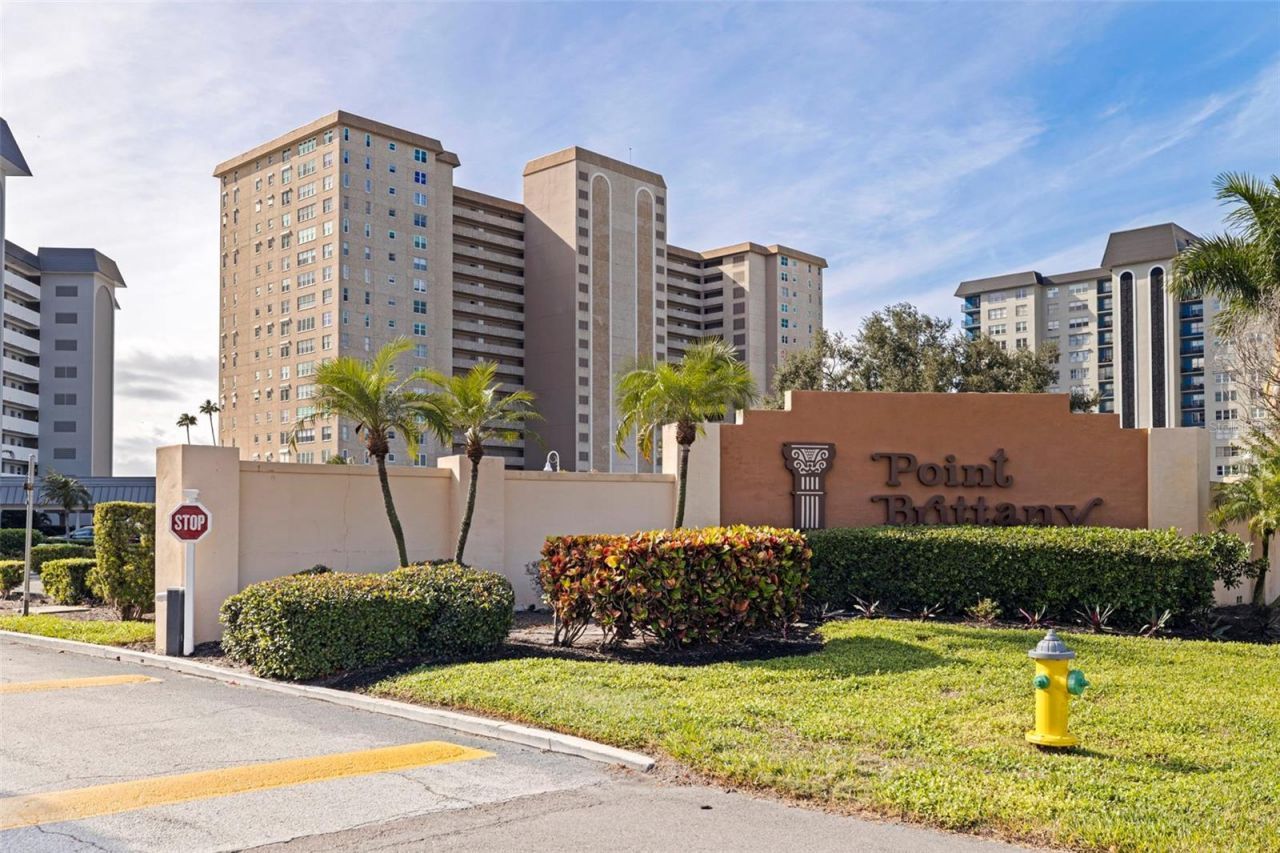 5200 Brittany Drive S, Unit 1701, Saint Petersburg, FL 33715 Photo