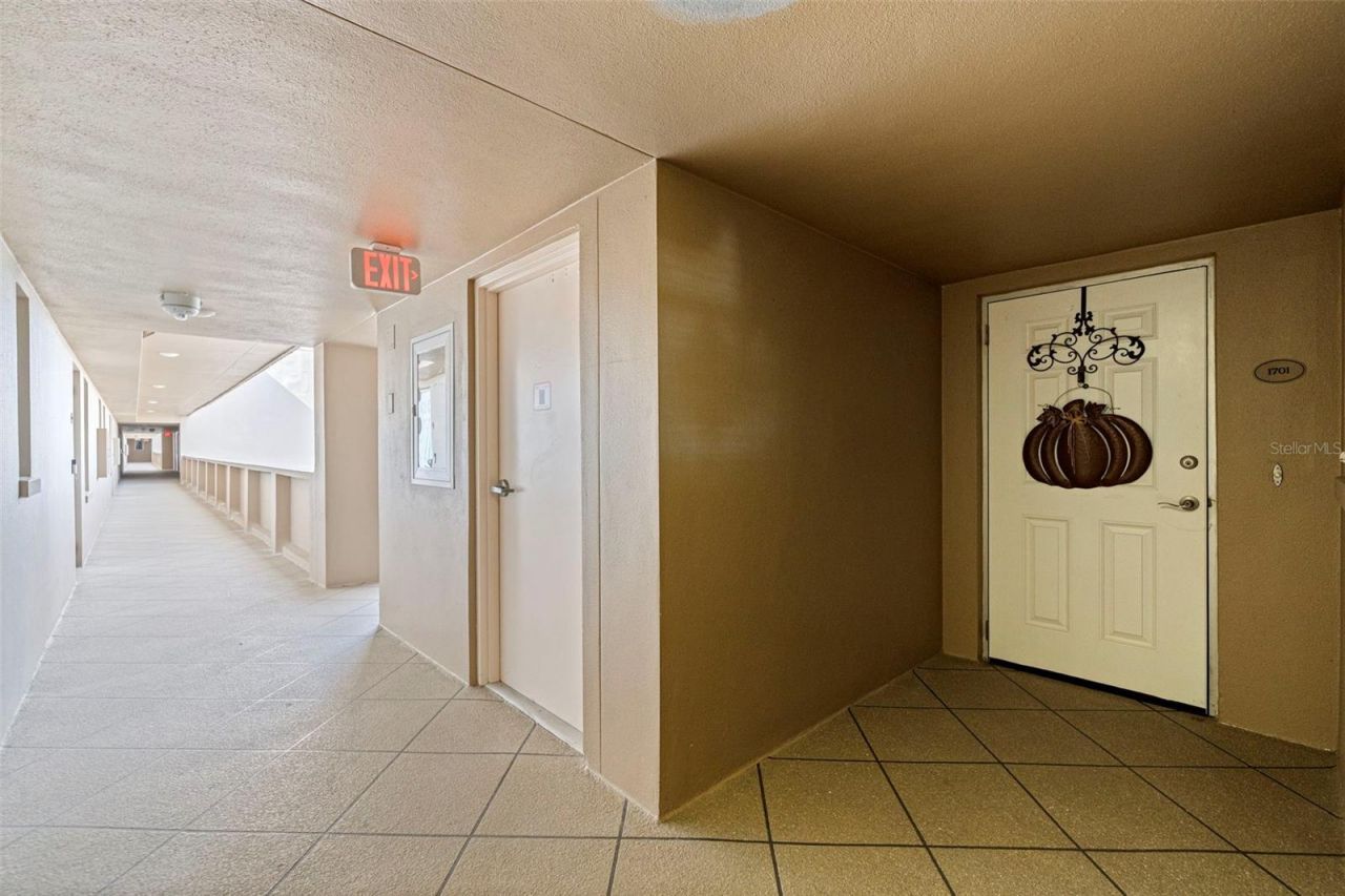 5200 Brittany Drive S, Unit 1701, Saint Petersburg, FL 33715 Photo