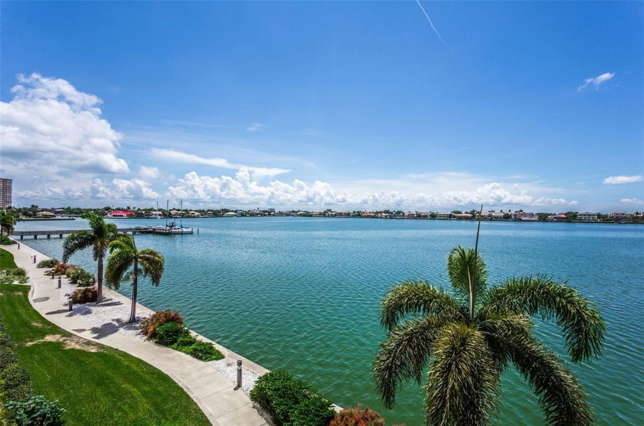 5200 Brittany Drive S, Unit 1701, Saint Petersburg, FL 33715 Photo