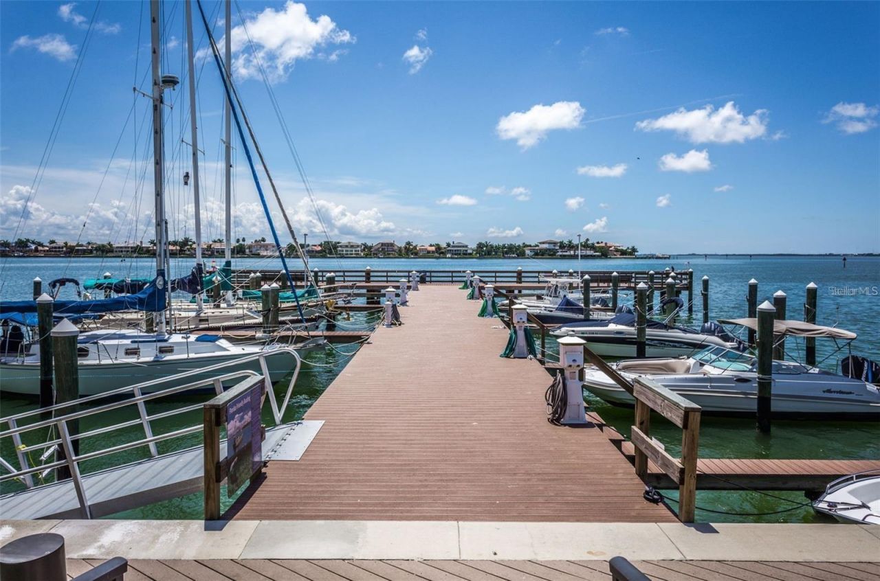 5200 Brittany Drive S, Unit 1701, Saint Petersburg, FL 33715 Photo