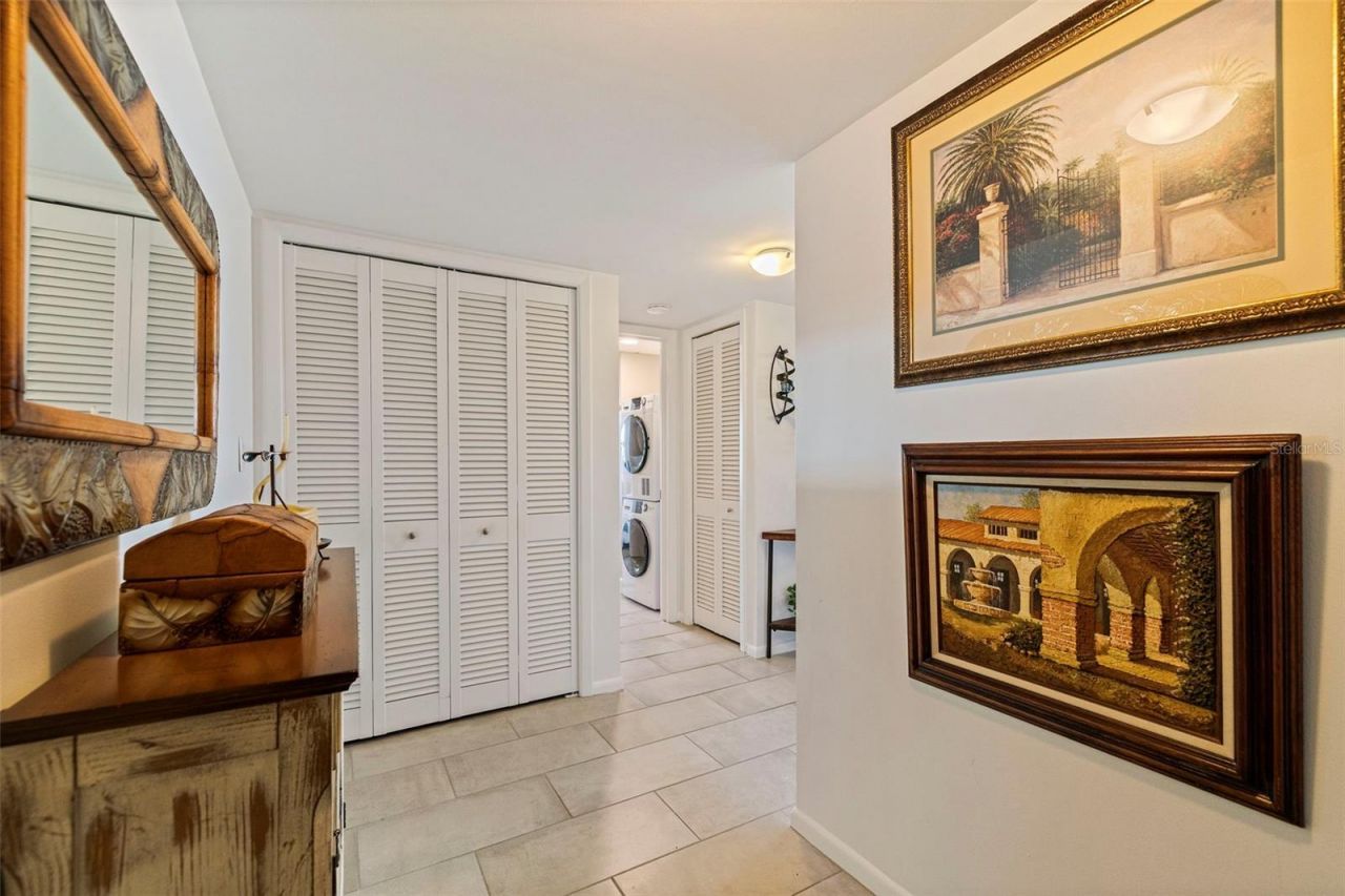 5200 Brittany Drive S, Unit 1701, Saint Petersburg, FL 33715 Photo