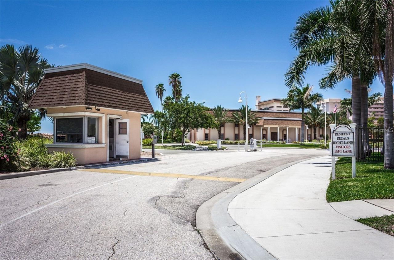 5200 Brittany Drive S, Unit 1701, Saint Petersburg, FL 33715 Photo