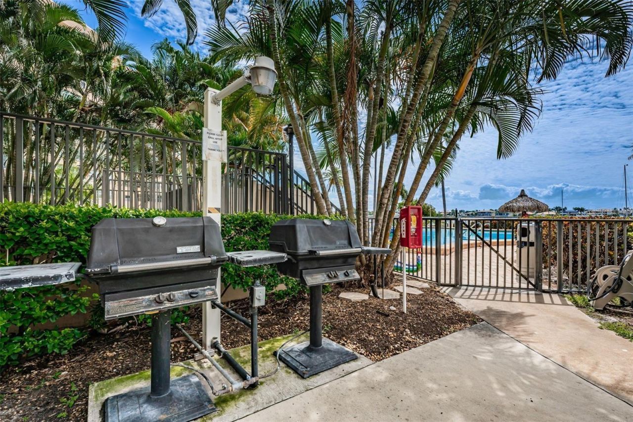 5200 Brittany Drive S, Unit 1701, Saint Petersburg, FL 33715 Photo