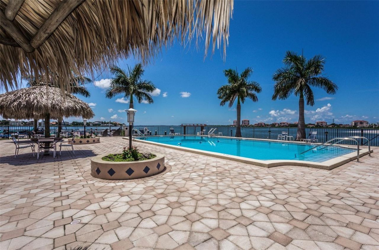 5200 Brittany Drive S, Unit 1701, Saint Petersburg, FL 33715 Photo