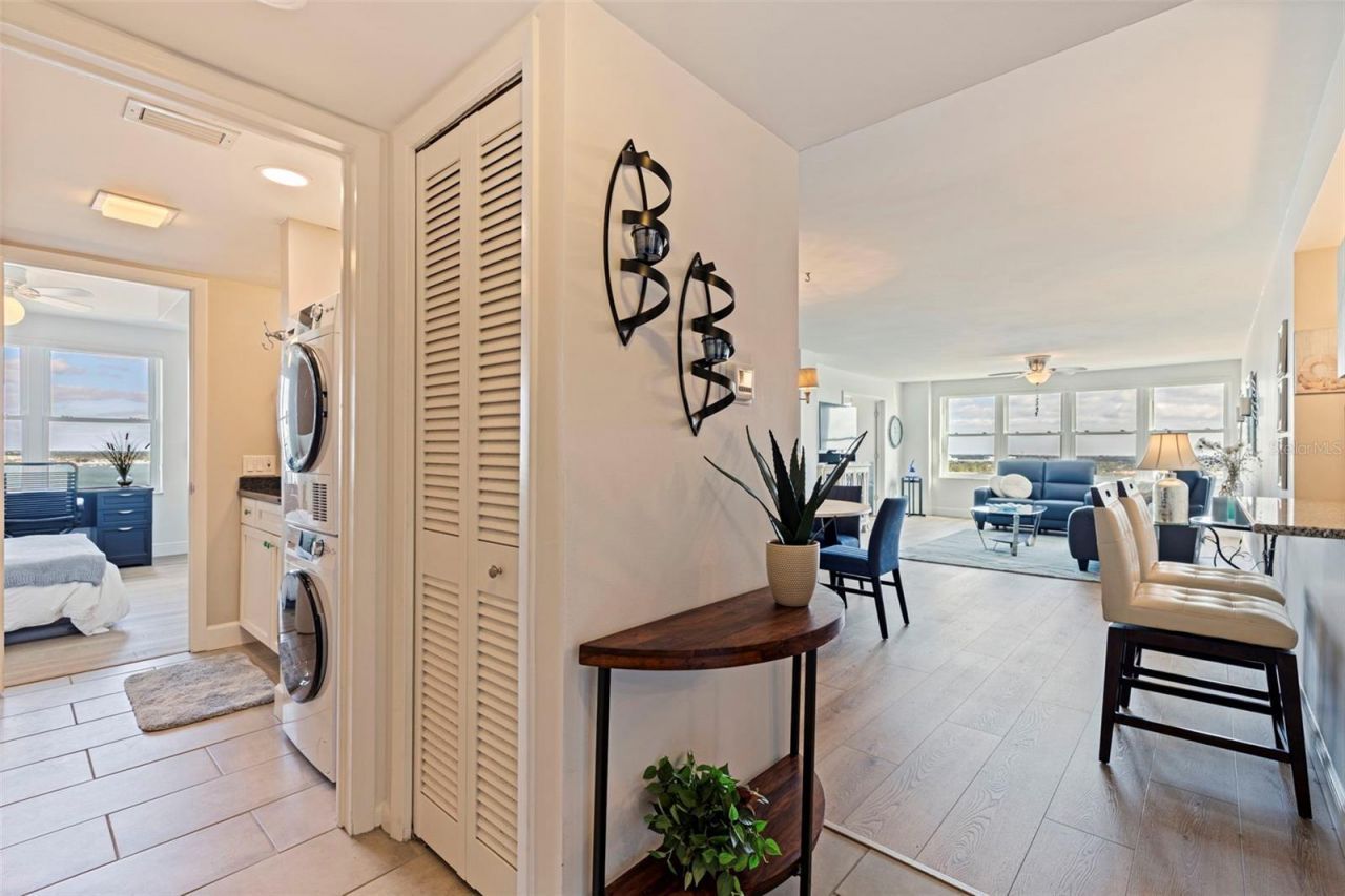 5200 Brittany Drive S, Unit 1701, Saint Petersburg, FL 33715 Photo