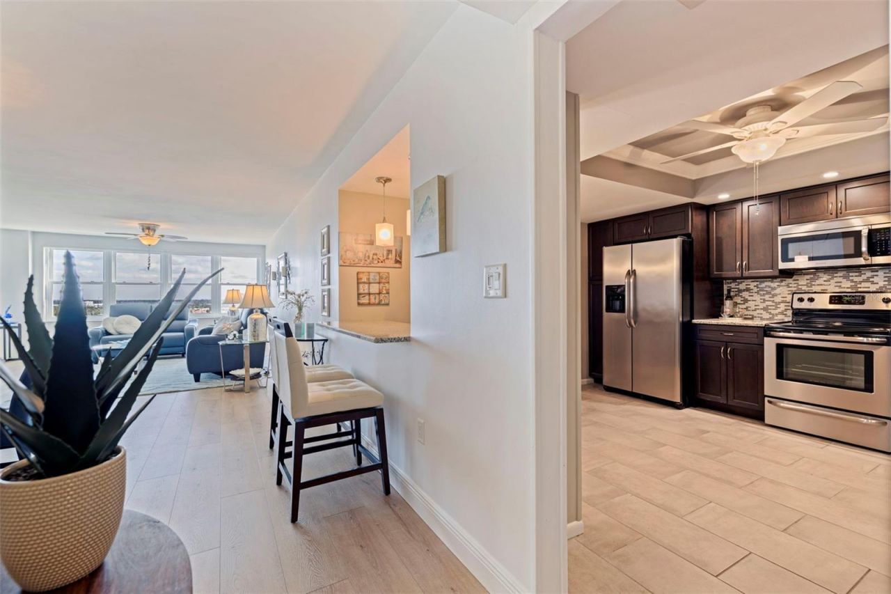 5200 Brittany Drive S, Unit 1701, Saint Petersburg, FL 33715 Photo