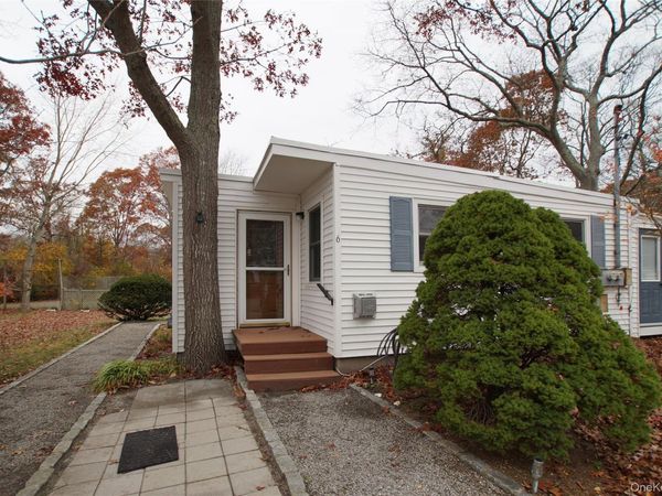 12 E Tiana Road, Unit #6, Hampton Bays, NY 11946