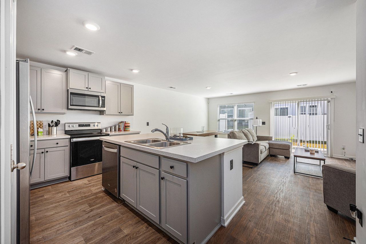 192 Rosefield Court Photo 3