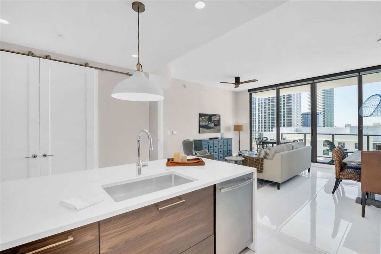 100 1st Avenue N, Unit 1706, Saint Petersburg, FL 33701 Photo