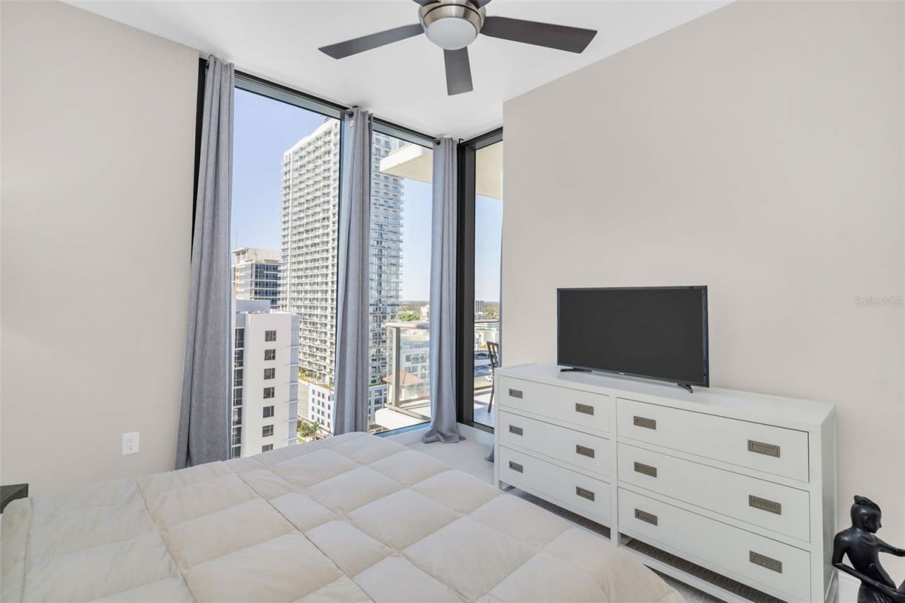 100 1st Avenue N, Unit 1706, Saint Petersburg, FL 33701 Photo