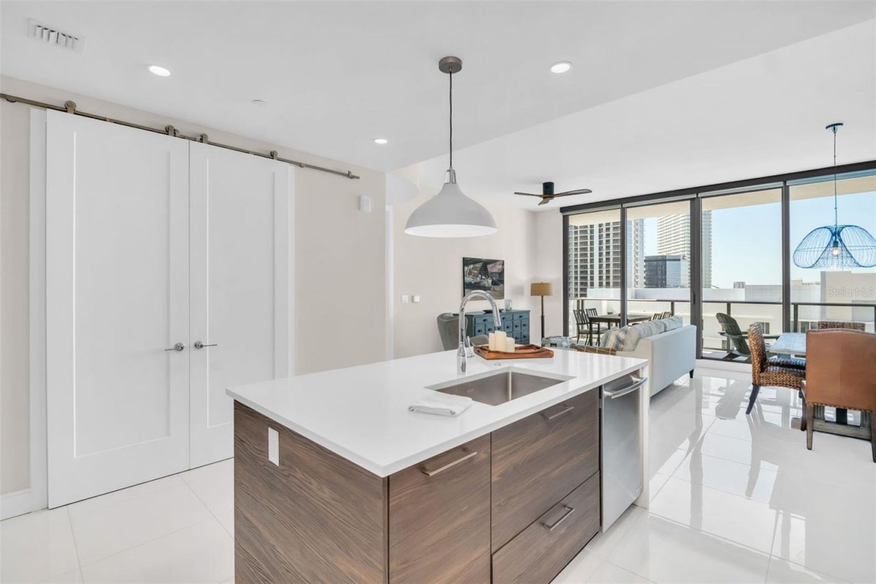 100 1st Avenue N, Unit 1706, Saint Petersburg, FL 33701 Photo