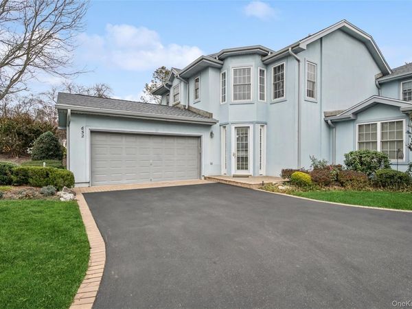 652 Balfour Place, Melville, NY 11747