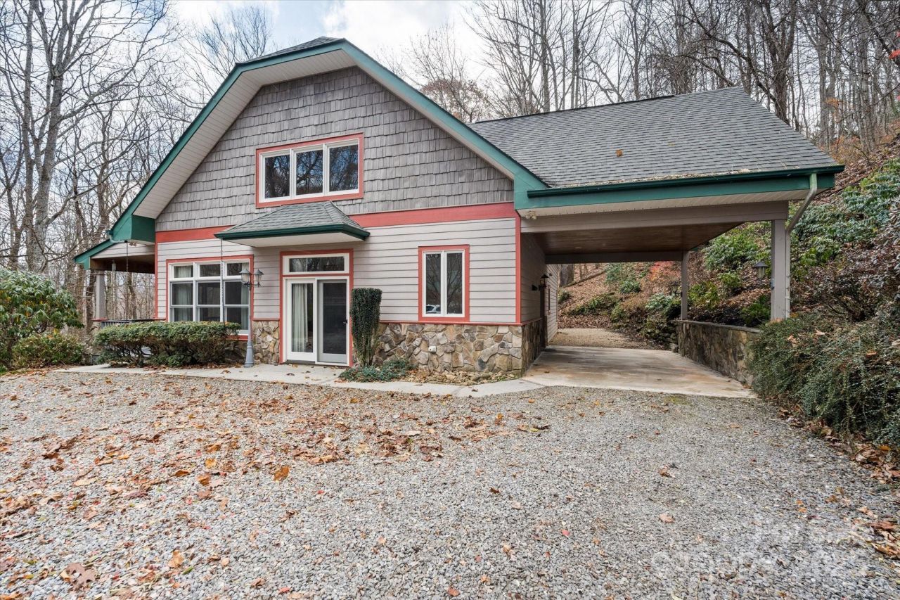 905 Old Fiddle Road, Waynesville, NC 28786 Main Photo