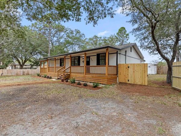 5968 Capitol Dr, Gulf Breeze, FL 32563