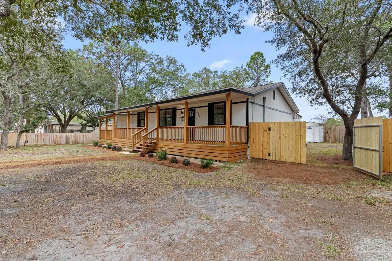 5968 Capitol Dr, Gulf Breeze, FL 32563 Main Photo