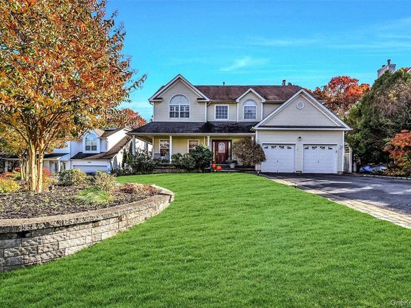 6 Laurel Crescent, Manorville, NY 11949