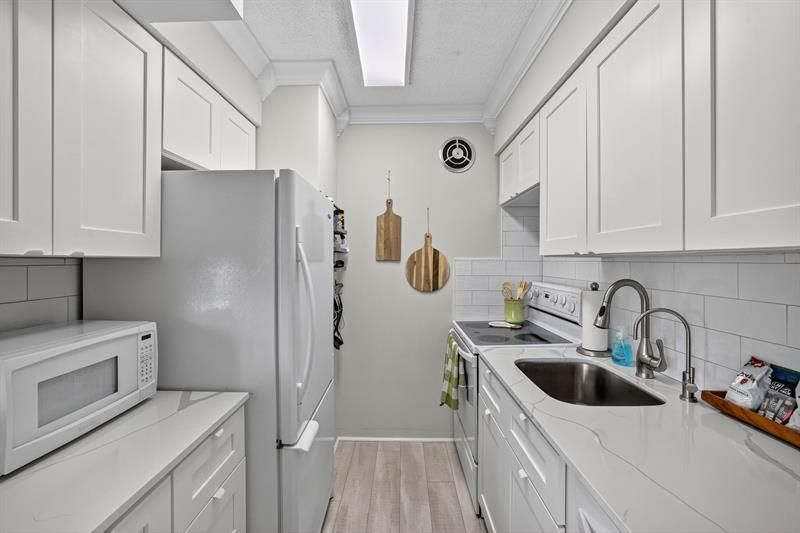 223 Marine Court, Unit 207, Lauderdale by the Sea, FL 33308 Photo