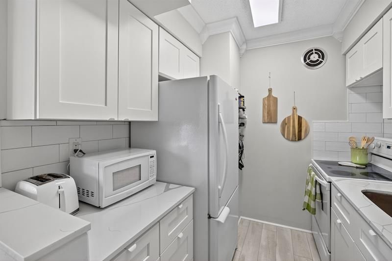 223 Marine Court, Unit 207, Lauderdale by the Sea, FL 33308 Photo